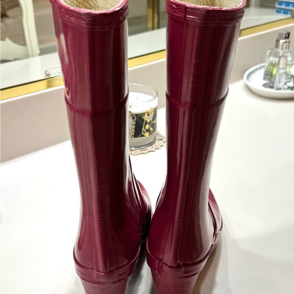 Hunter Raspberry Rain Boots, 8 - Picture 3 of 4